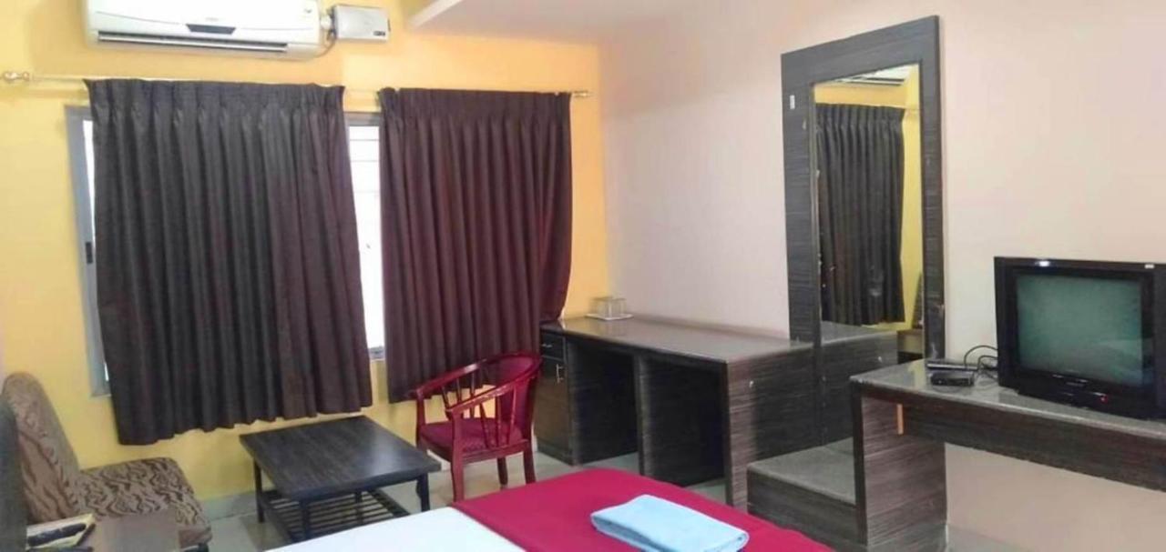 Iroomz Hoysala Residency Bellary Exteriör bild
