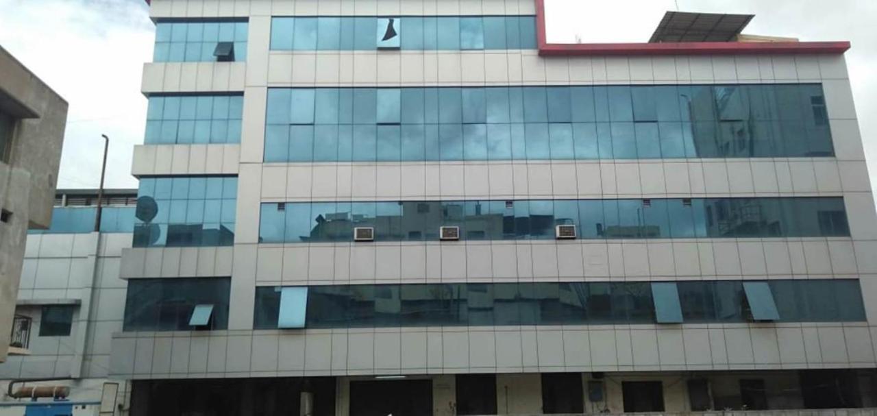 Iroomz Hoysala Residency Bellary Exteriör bild