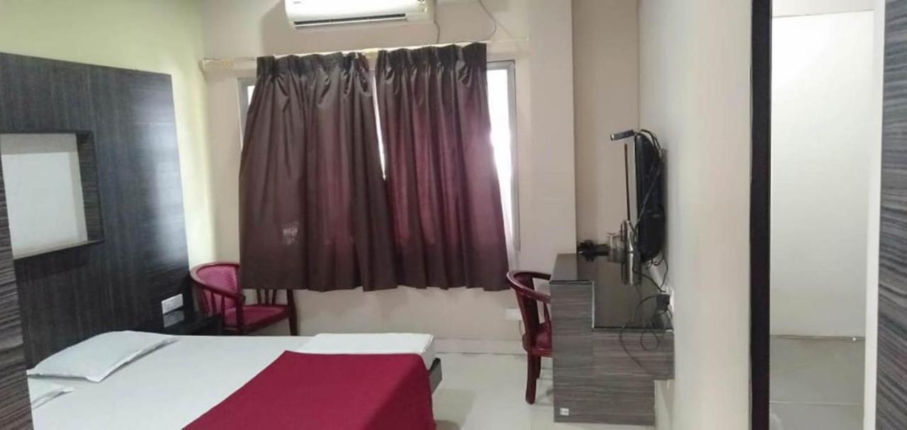 Iroomz Hoysala Residency Bellary Exteriör bild