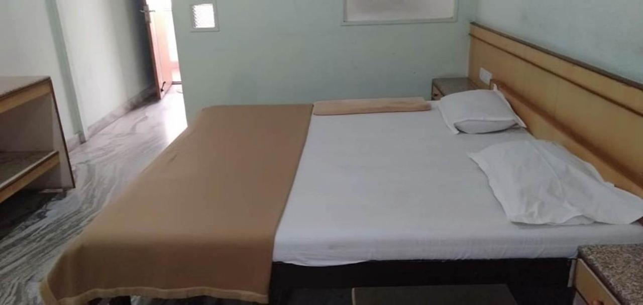Iroomz Hoysala Residency Bellary Exteriör bild