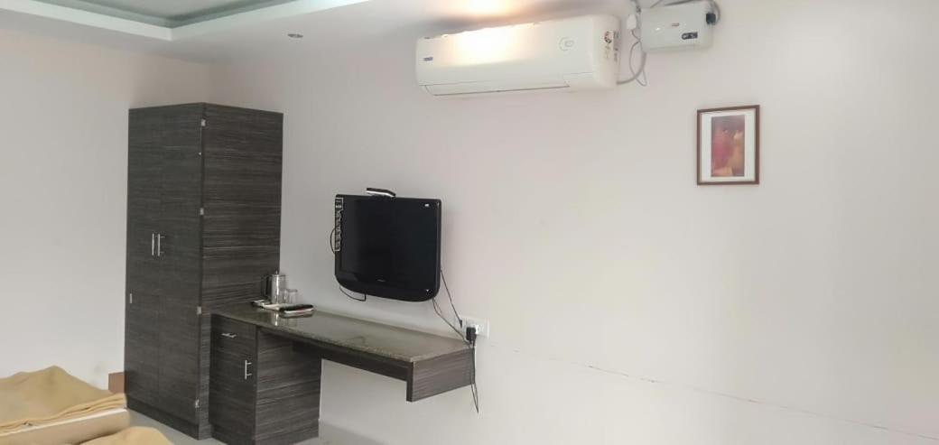 Iroomz Hoysala Residency Bellary Exteriör bild