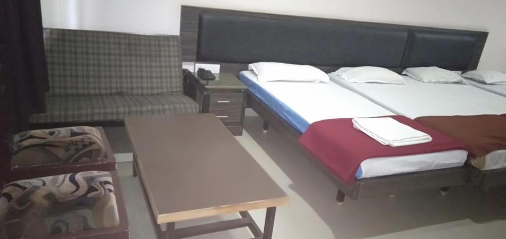 Iroomz Hoysala Residency Bellary Exteriör bild