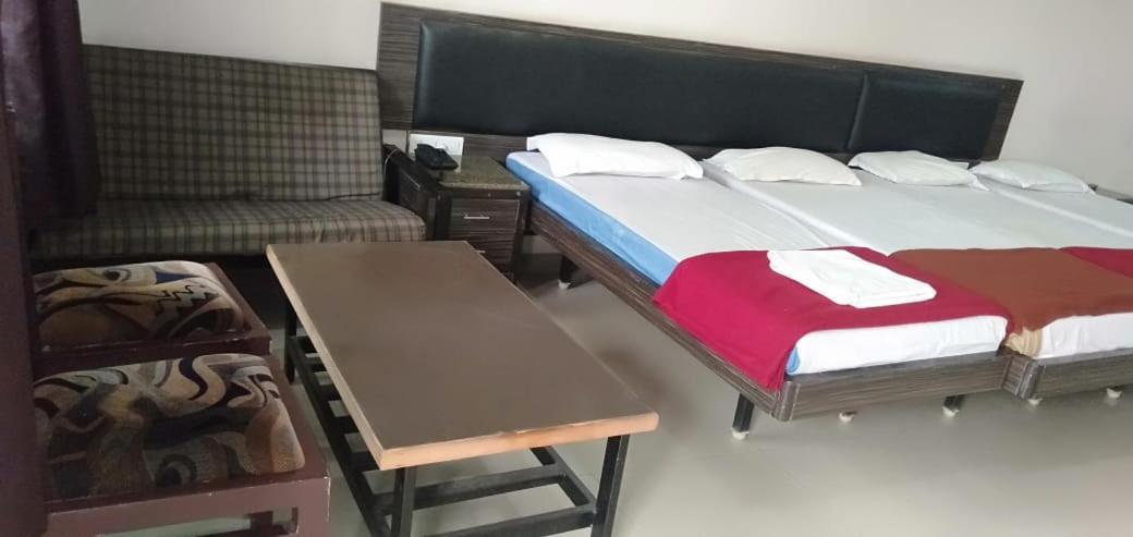 Iroomz Hoysala Residency Bellary Exteriör bild