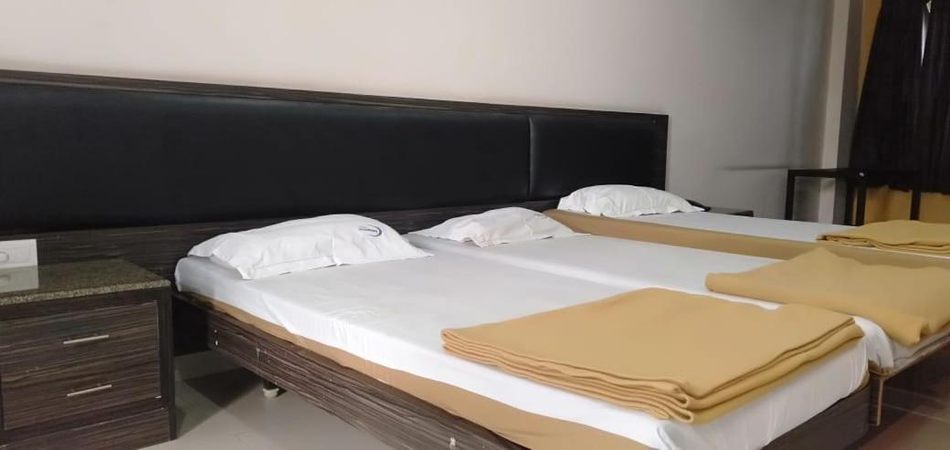 Iroomz Hoysala Residency Bellary Exteriör bild