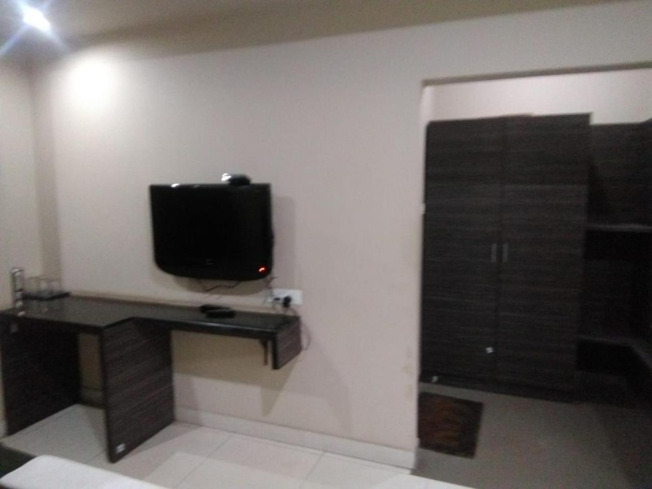 Iroomz Hoysala Residency Bellary Exteriör bild